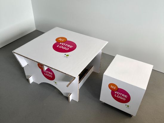 Mobilier en Carton 1 Table Et 2 Poufs Imprimé